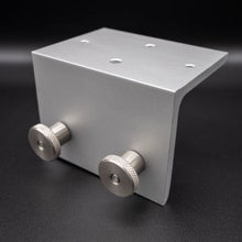 Load image into Gallery viewer, Lund / Tracker 90° Bracket
